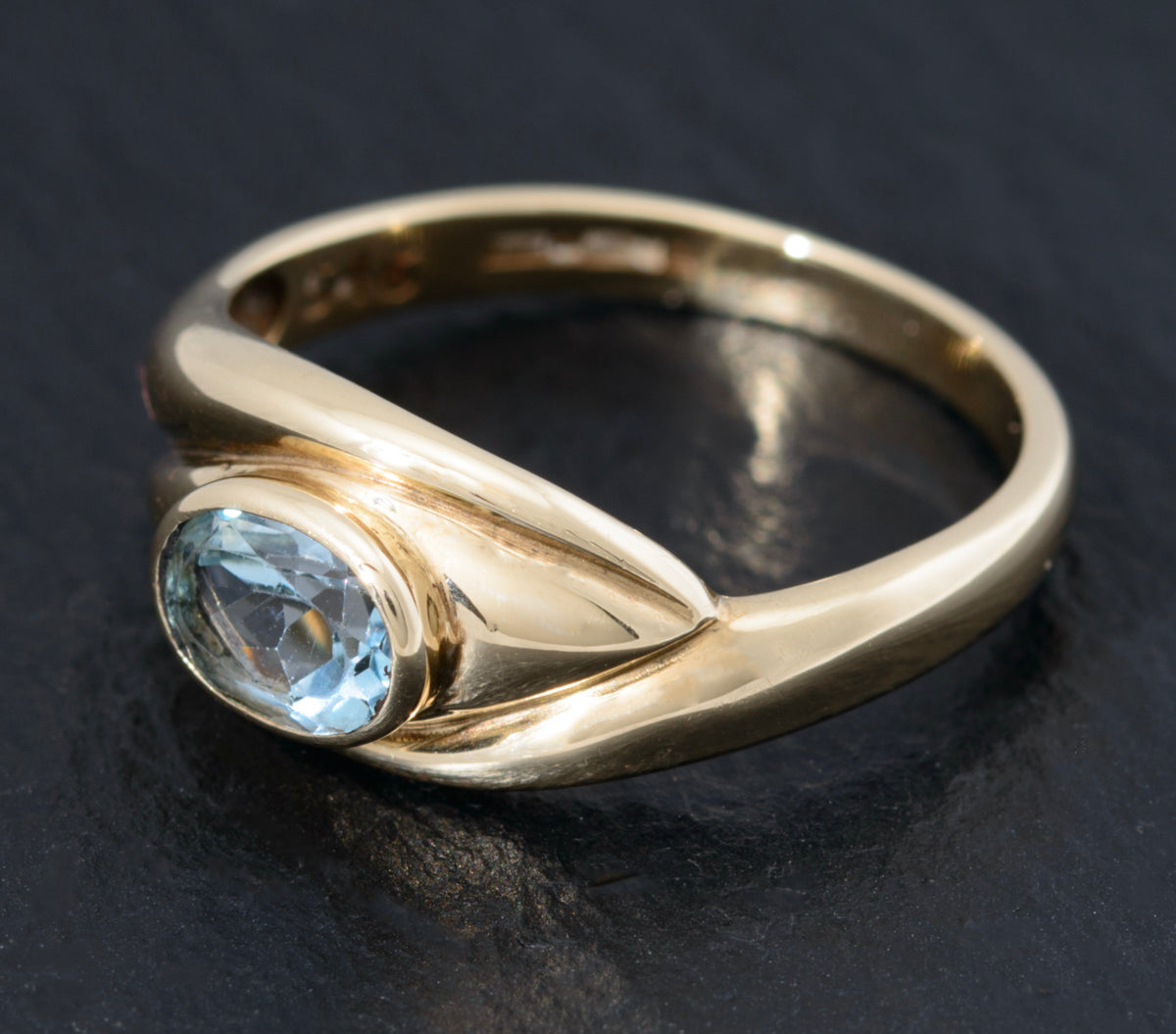 Solid 9ct Gold & Natural Blue Topaz Gemstone Ring In Eye Shaped Mount (A1466)