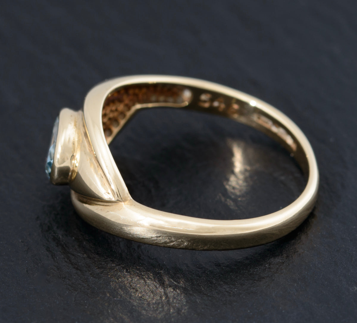 Solid 9ct Gold & Natural Blue Topaz Gemstone Ring In Eye Shaped Mount (A1466)