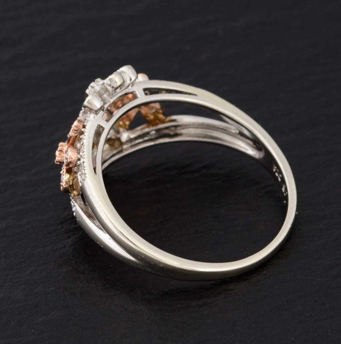 Feminine 9ct White & Rose Gold Flower Head Ring With Diamonds UK Size S (A1469)