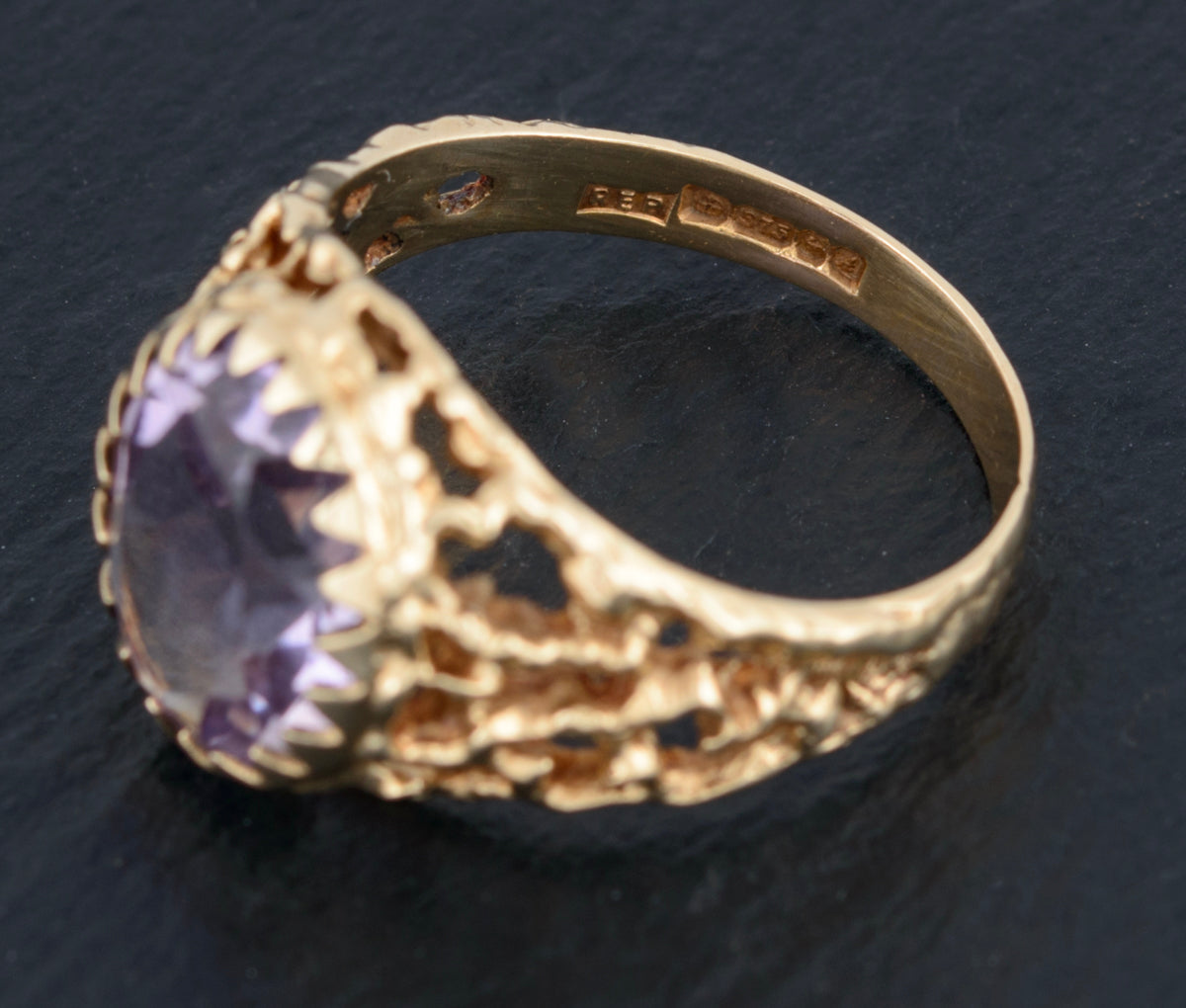 Vintage 9ct Gold Ring Amethyst Facet Cut Gemstone Modernist Design (A1504)