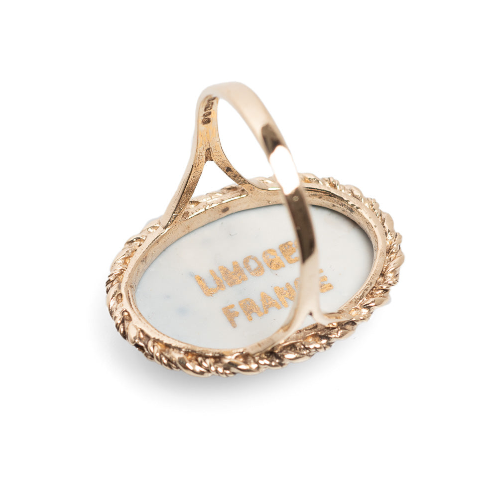 9ct Gold & Limoges Porcelain Vintage Ring With Romantic Couple Scene H'mark 1976 (Code A521)