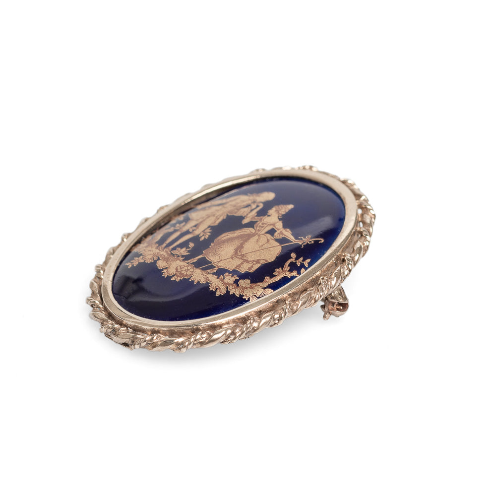 9ct Gold & Limoges Porcelain Vintage Brooch With Romantic Couple Scene (Code A526)