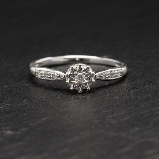 9ct White Gold & Diamond Ring Solitaire With Diamond Accents Sheffield Assay (Code A735)