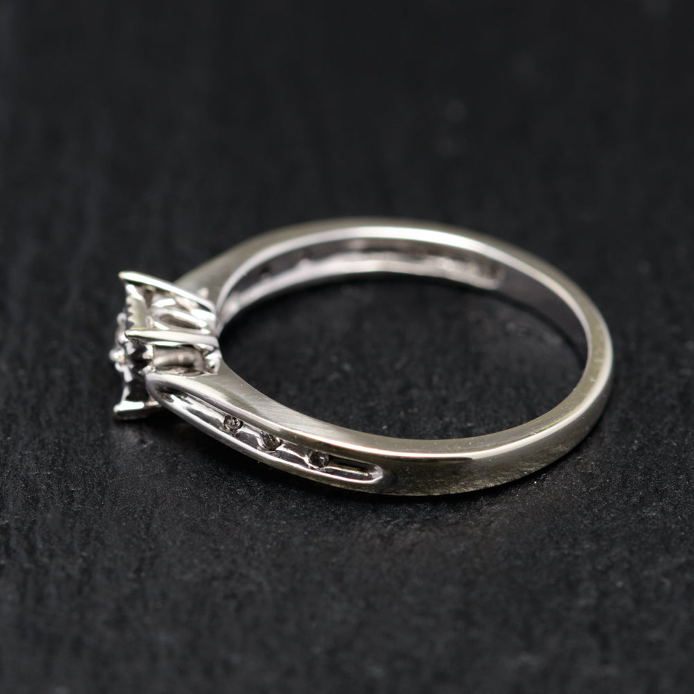 Elegant 9ct White Gold & Diamond Ring UK Size J 1/2 Hallmarked London (Code A767)