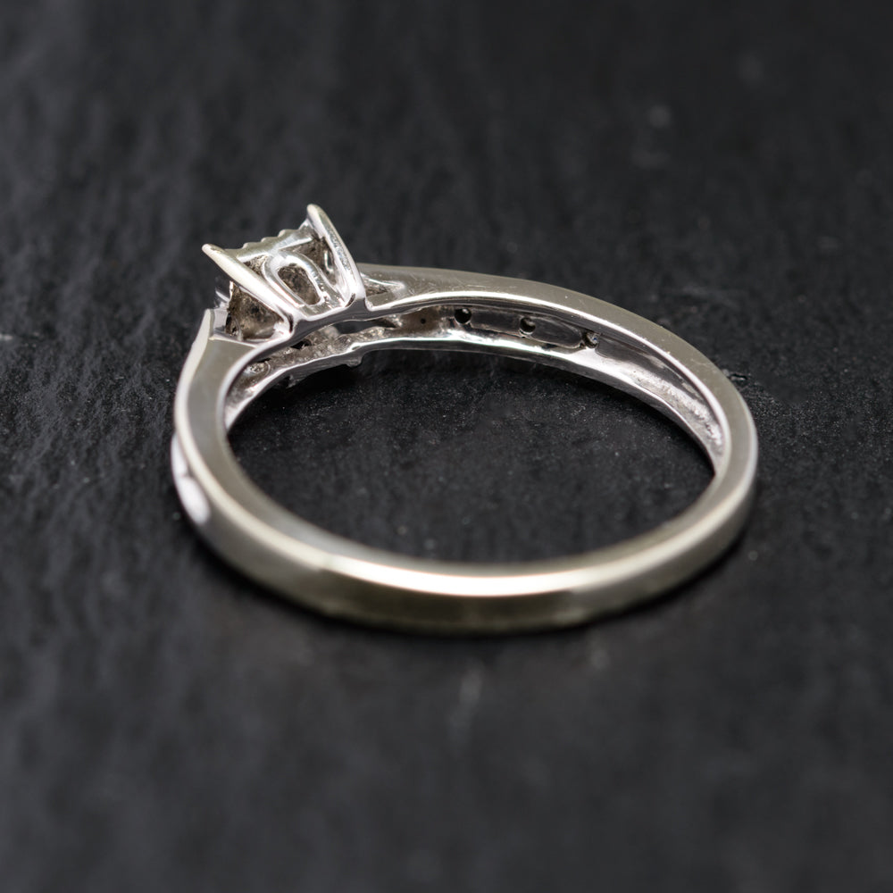 Elegant 9ct White Gold & Diamond Ring UK Size J 1/2 Hallmarked London (Code A767)