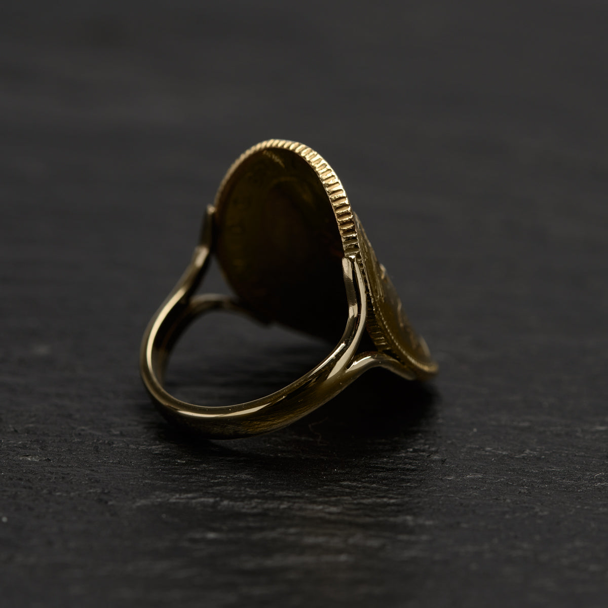 Antique Edward VII 22ct Gold Sovereign Ring With 9ct Gold Band Size N (Code A841)