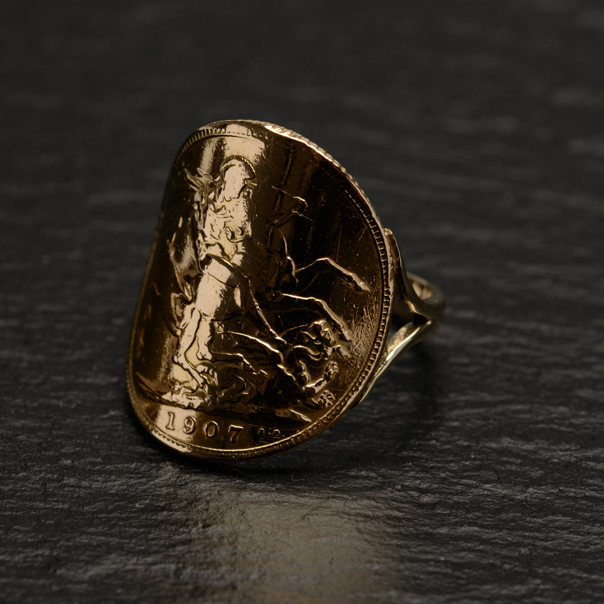 Antique Edward VII 22ct Gold Sovereign Ring With 9ct Gold Band Size N (Code A841)