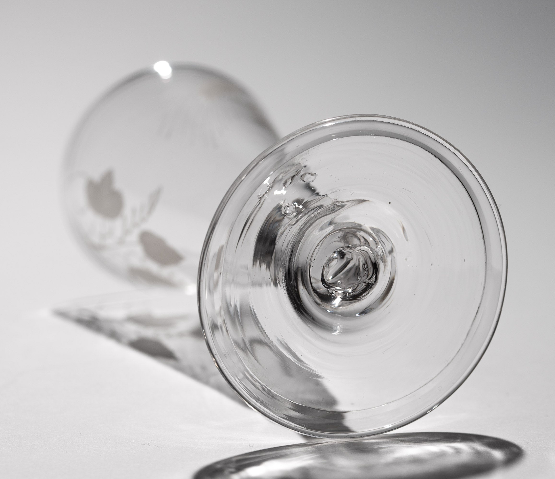 18th Century Georgian Dwarf Ale Glass with Etched Bowl & Folded Foot, English c1790 (3152)