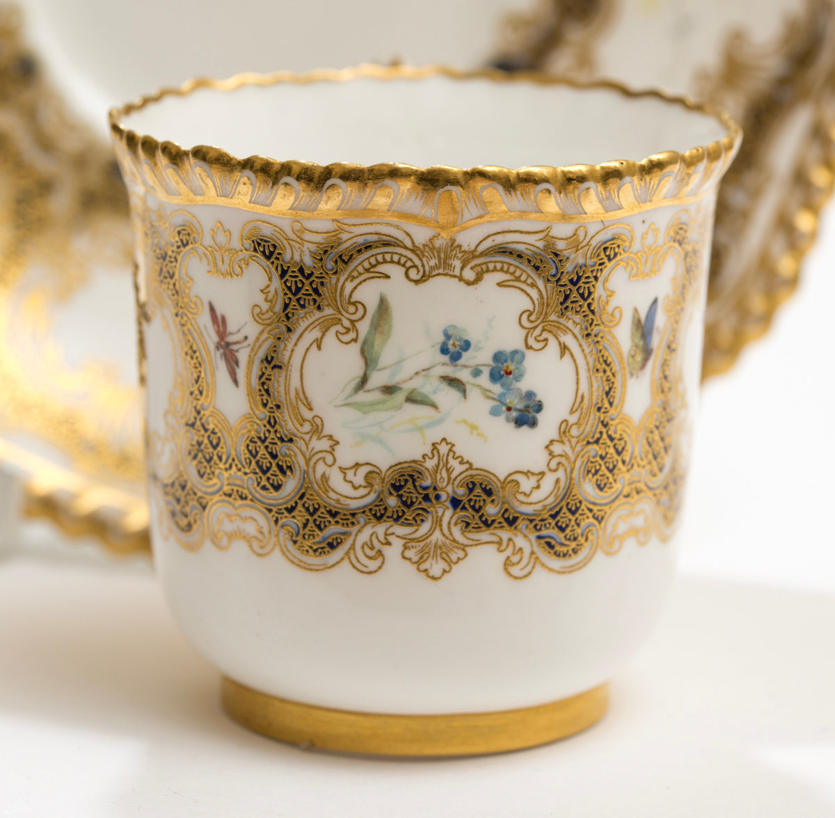 Antique Royal Worcester China Armorial Teacup Trio Walker Family Crest (3168)