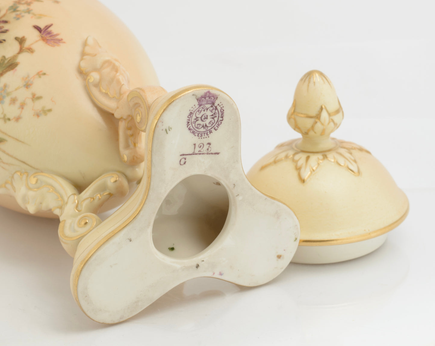 Antique Royal Worcester China Blush Ivory Glaze Pot Pourri Lidded Vase c.1908 (3310)