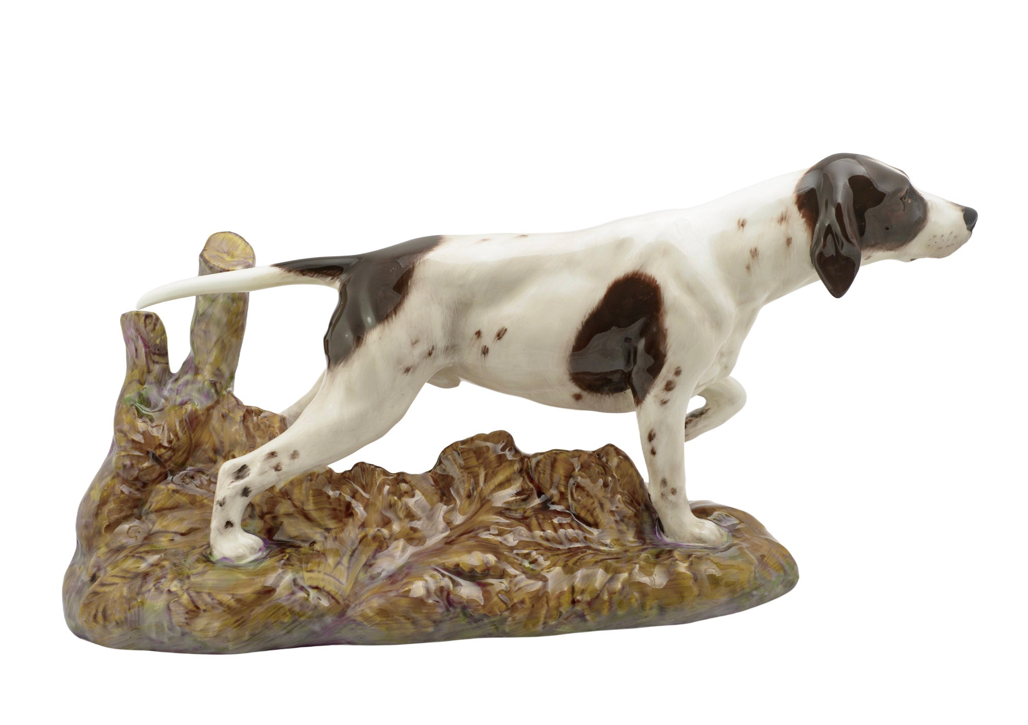 Royal Doulton Pointer dog figure HN2624 - close up of moulded base showing fallen leaves, uneven ground and tree stump detail