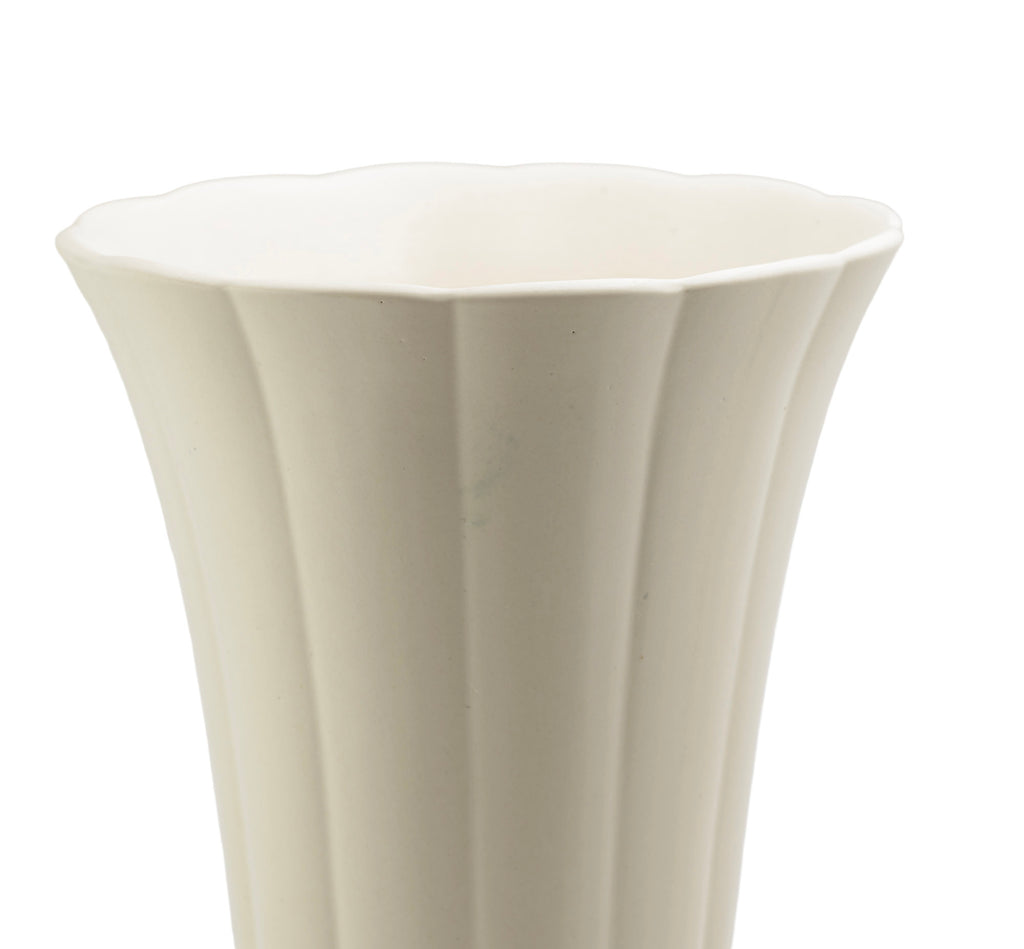 Wedgwood Keith Murray cream glazed fluted vase - close up of scalloped flared rim showing interior glaze and vertical flute detail