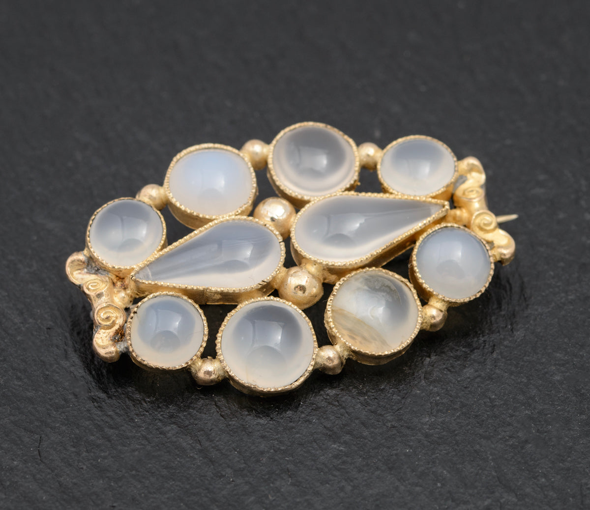 Antique Georgian Brooch/Pin With Natural Moonstones Pinchbeck Setting (A1173)