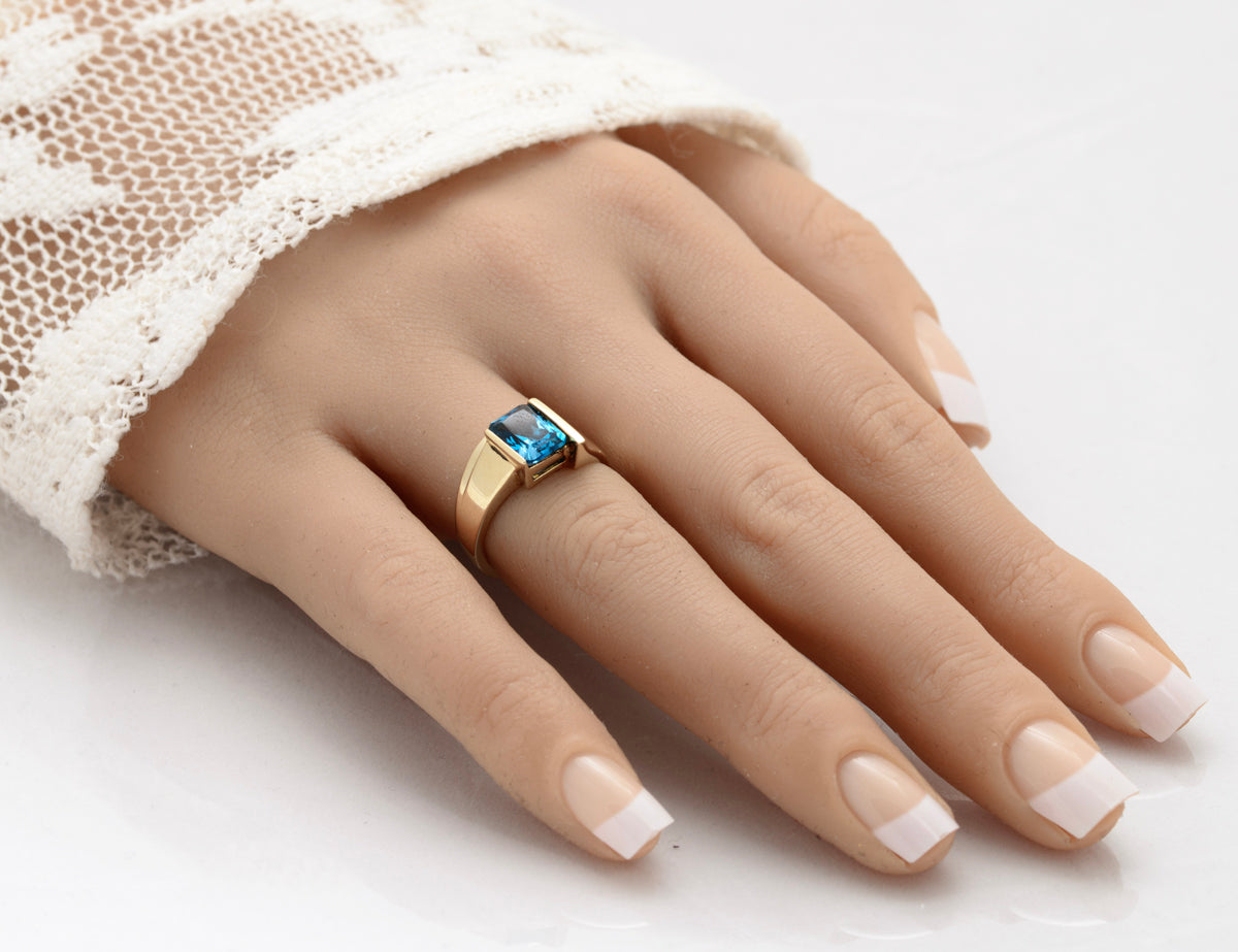 9ct Gold & Natural Sky Blue Topaz Unisex Signet/Dress Ring QVC 2001 (A1556)