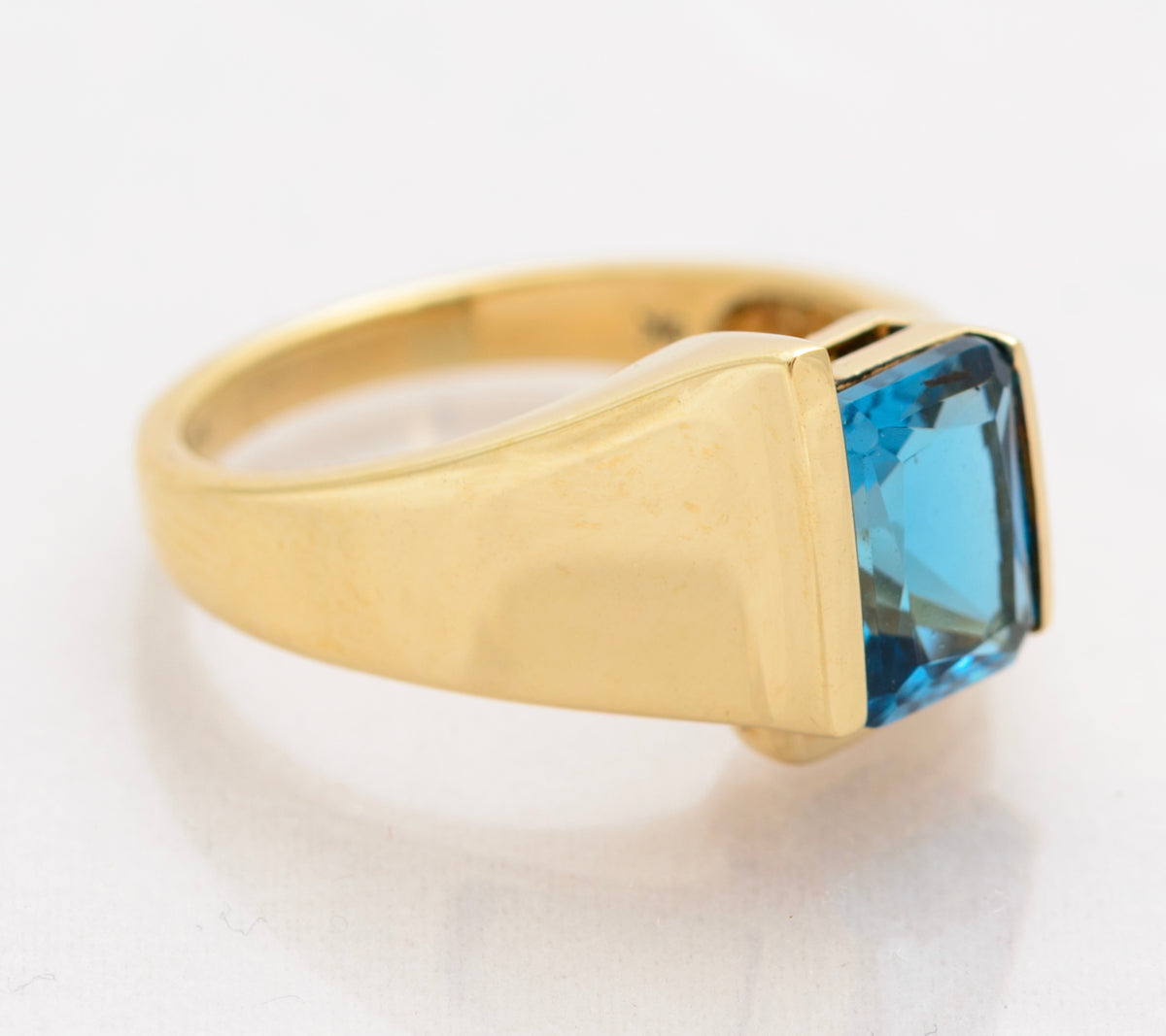 9ct Gold & Natural Sky Blue Topaz Unisex Signet/Dress Ring QVC 2001 (A1556)