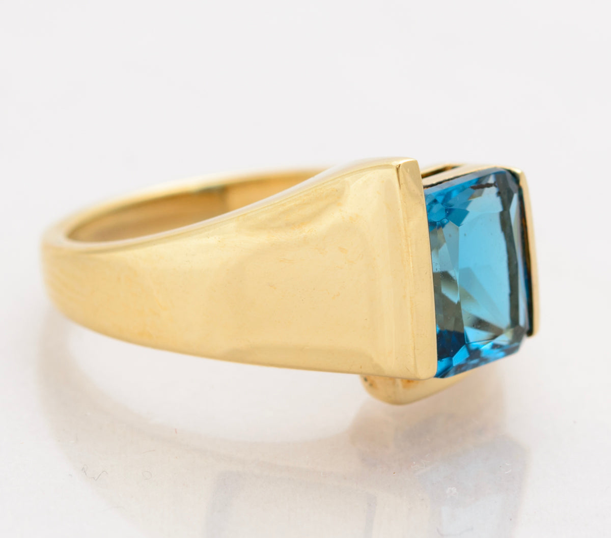 9ct Gold & Natural Sky Blue Topaz Unisex Signet/Dress Ring QVC 2001 (A1556)