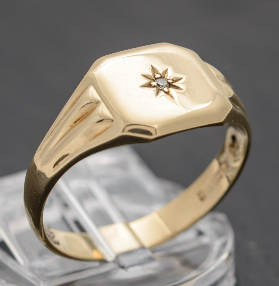 Vintage 9ct Gold Classic Men's Signet Ring With Central Diamond Birmingham 1981 (A1557)