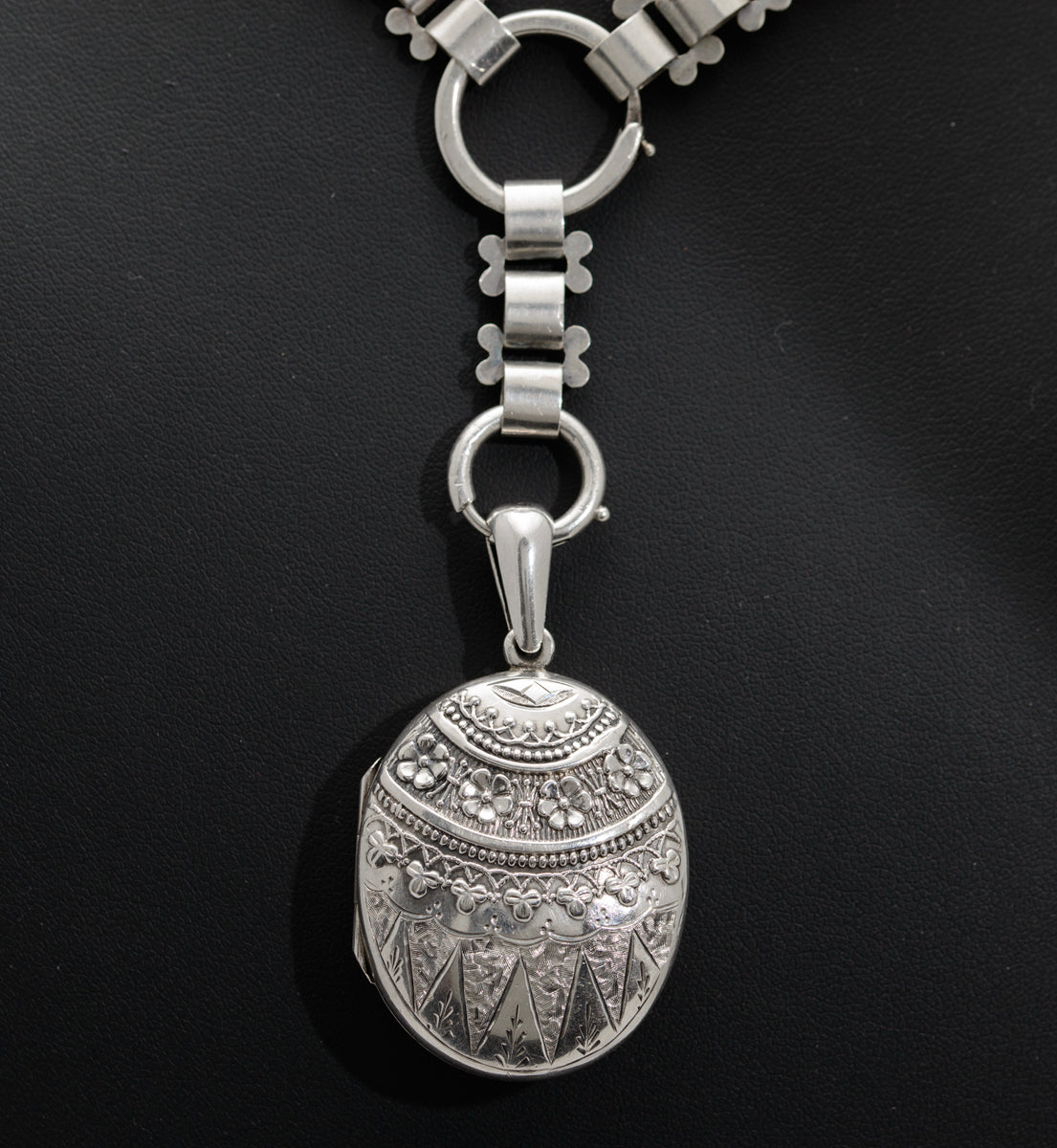 Antique Victorian Sterling Silver Locket & Book Chain Chester 1881 (A1567)