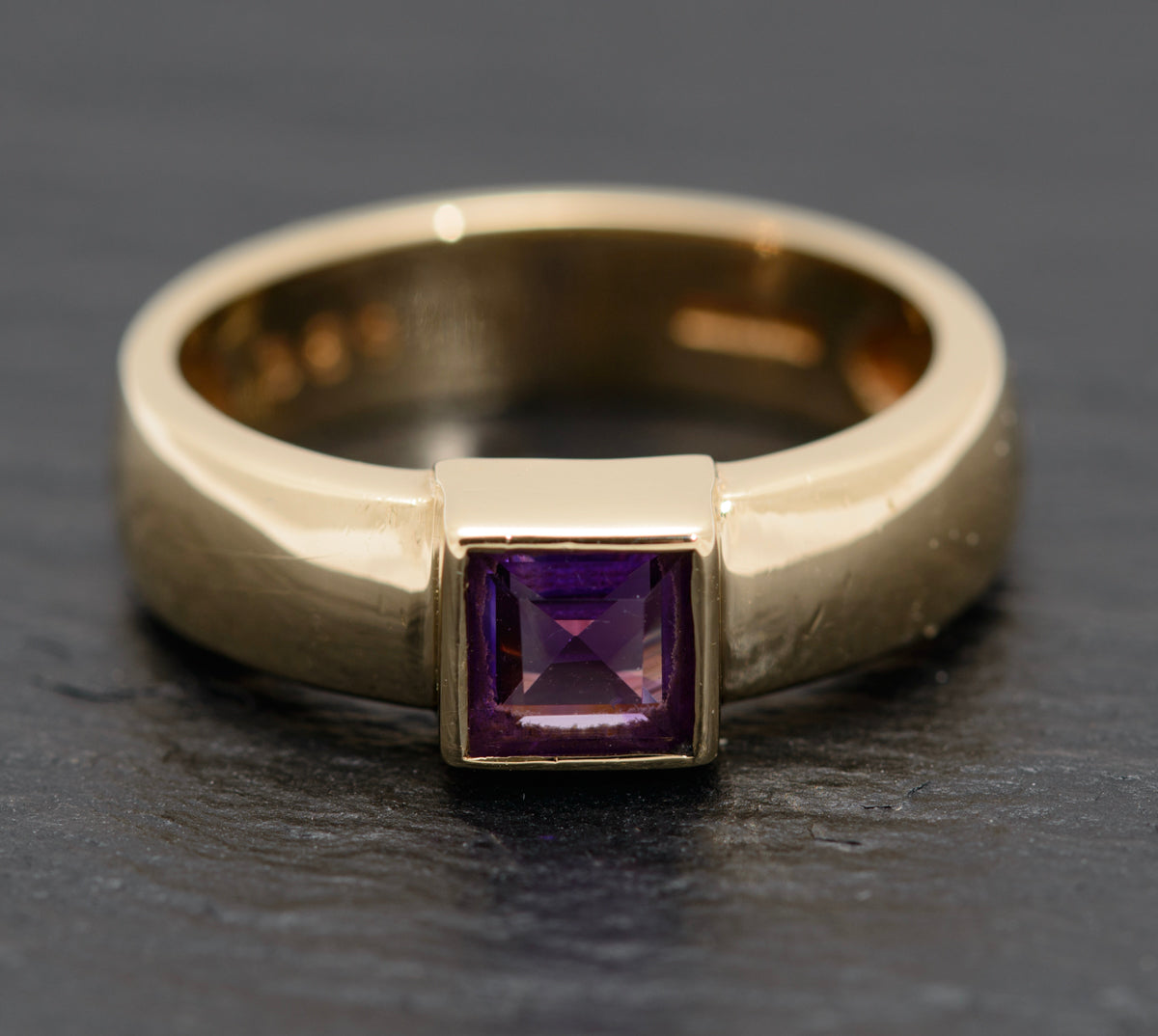 Vintage 9ct Gold & Square Cut Amethyst Gemstone Solitaire Chunky Ring (A1571)