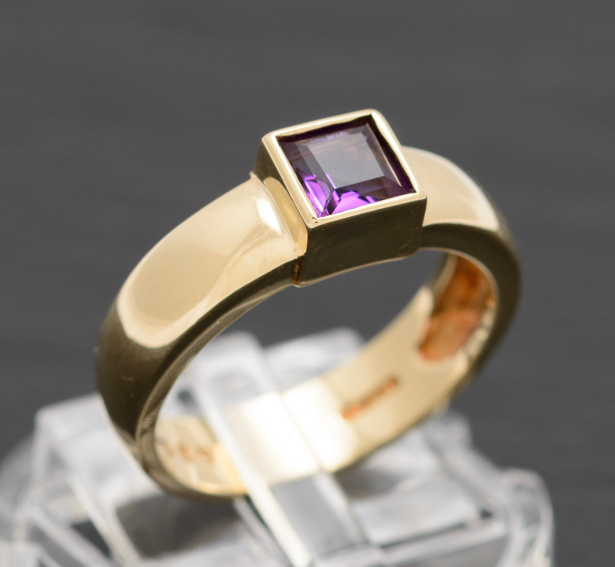 Vintage 9ct Gold & Square Cut Amethyst Gemstone Solitaire Chunky Ring (A1571)