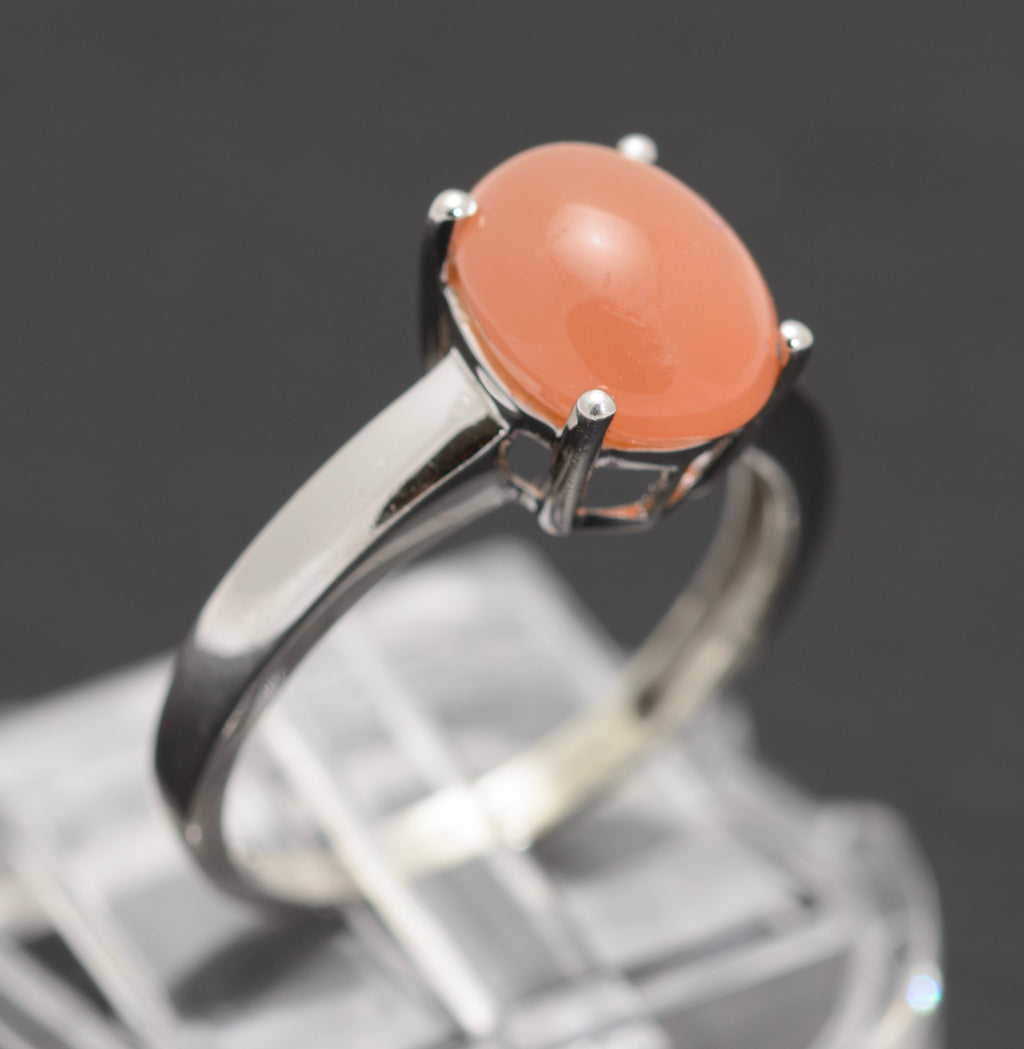 White Gold Solitaire Ring With Peach Moonstone Cabochon Birmingham 2005 QVC (A1573)