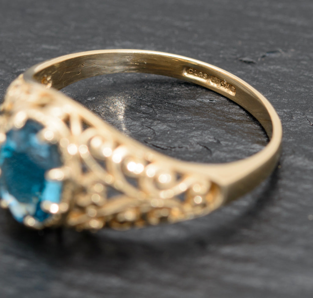 9ct Ladies Gold Ring With Natural Blue Topaz Gemstone Edinburgh Mark  (A1577)