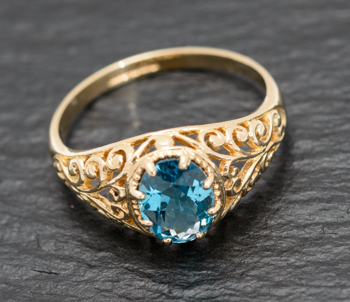 9ct Ladies Gold Ring With Natural Blue Topaz Gemstone Edinburgh Mark  (A1577)