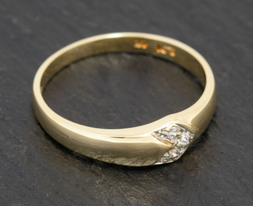 Modern Stylish 14ct Gold Ring With Chevron Detail & CZ Gemstones Size P1/2 (A1585)