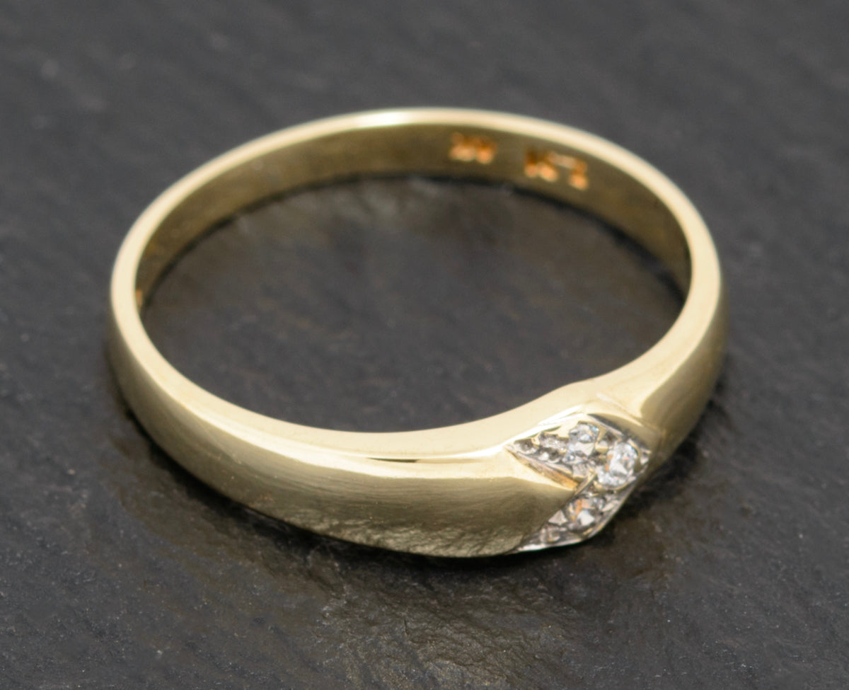 Modern Stylish 14ct Gold Ring With Chevron Detail & CZ Gemstones Size P1/2 (A1585)