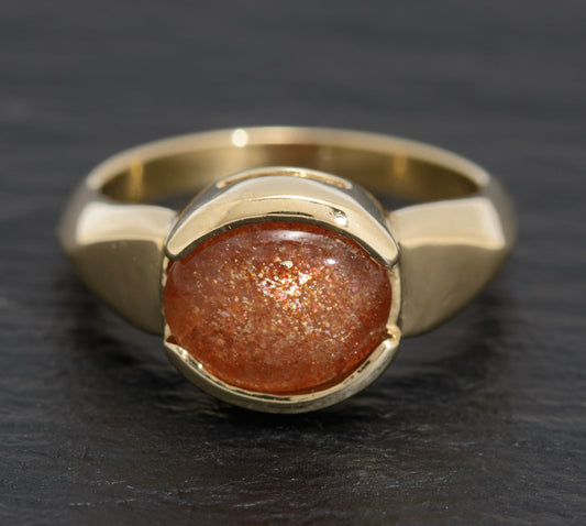 9ct Gold Ring With Golden Sandstone Goldstone Cabochon Hallmarked 2005 (A1598)