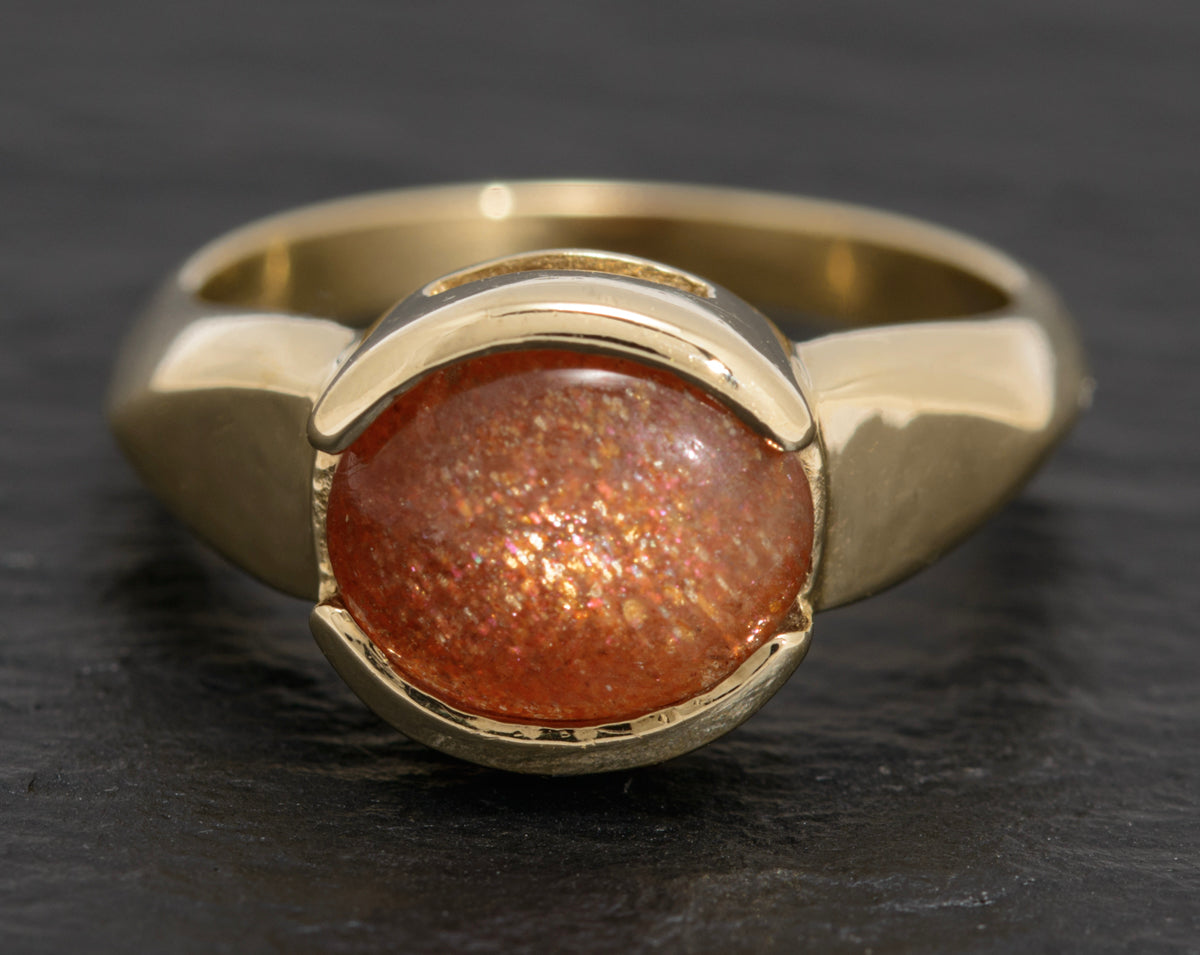 9ct Gold Ring With Golden Sandstone Goldstone Cabochon Hallmarked 2005 (A1598)