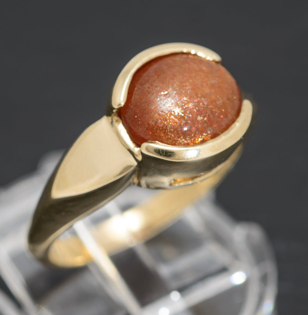 9ct Gold Ring With Golden Sandstone Goldstone Cabochon Hallmarked 2005 (A1598)