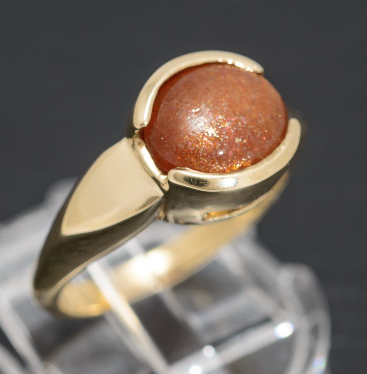 9ct Gold Ring With Golden Sandstone Goldstone Cabochon Hallmarked 2005 (A1598)