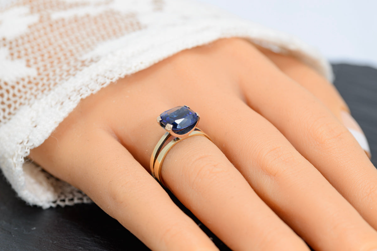Vintage 9ct Gold & 4.25 Carat Lab Created Sapphire Ring Cushion Cut (A1600)