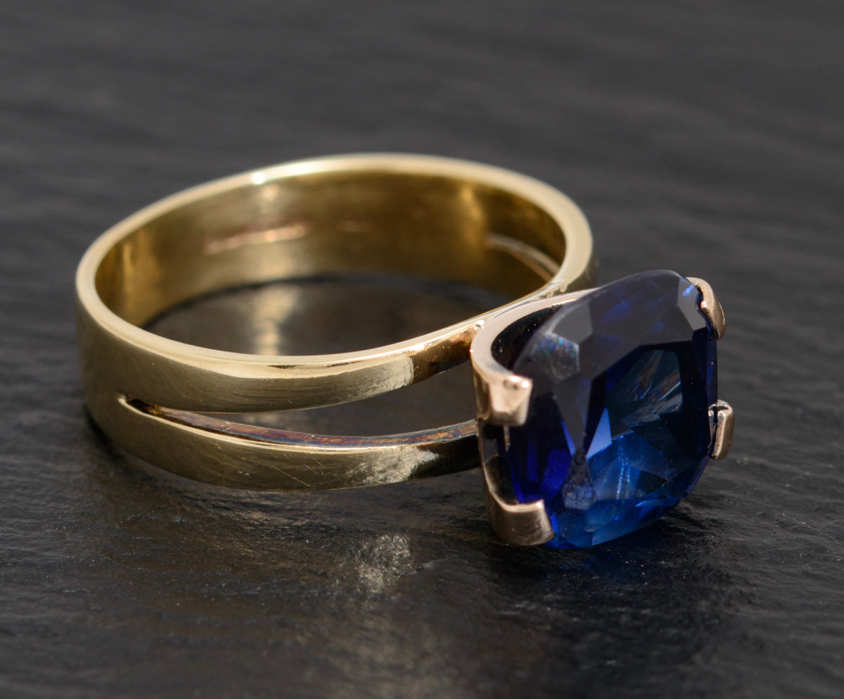 Vintage 9ct Gold & 4.25 Carat Lab Created Sapphire Ring Cushion Cut (A1600)