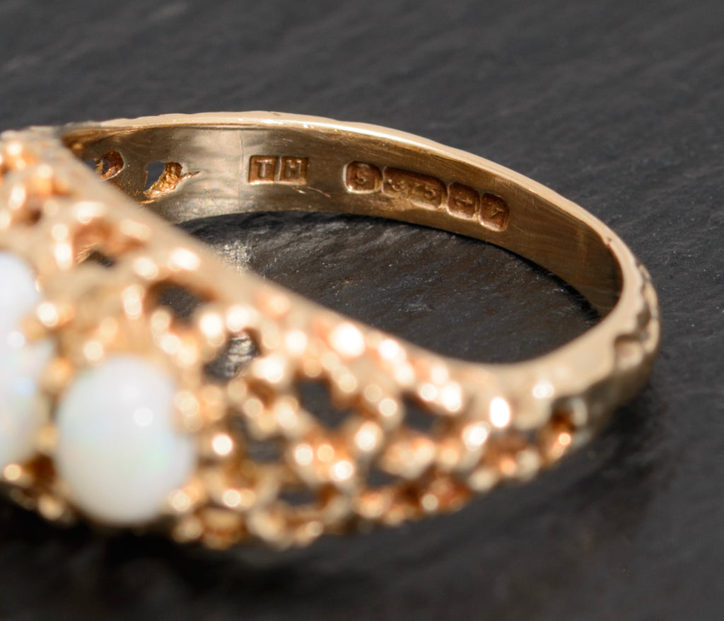 Vintage 9ct Gold Ring With 3 Precious White Natural Opal Cabochons 1970's (A1601)