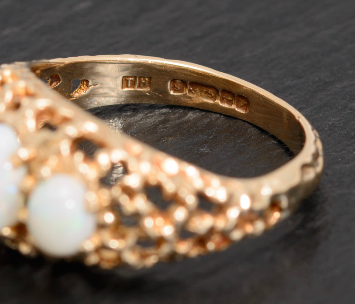 Vintage 9ct Gold Ring With 3 Precious White Natural Opal Cabochons 1970's (A1601)