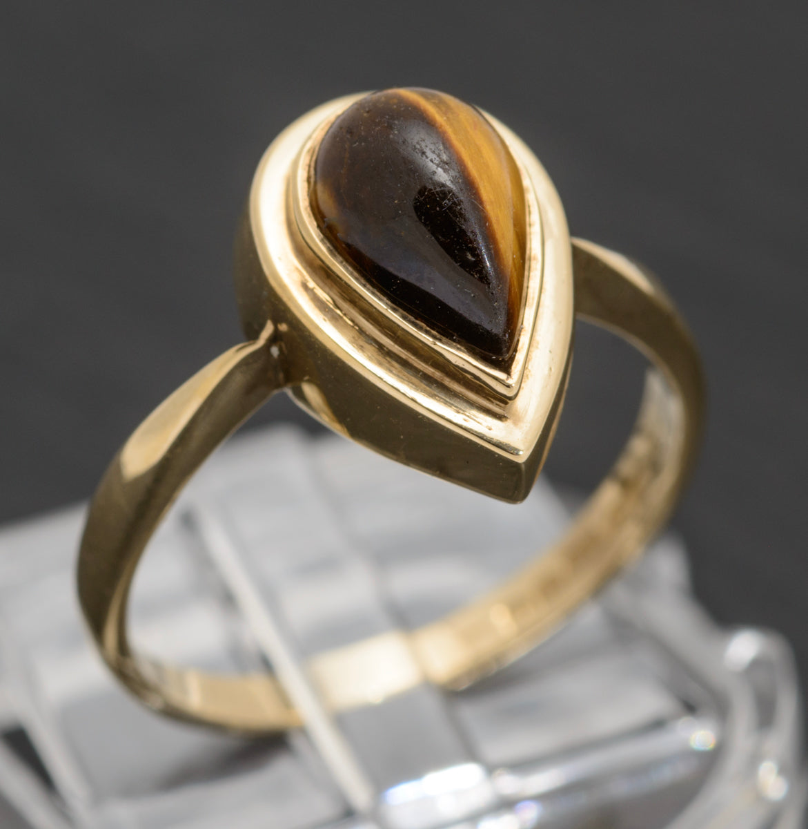 Vintage 9ct Gold Ring With Teardrop Tigers Eye Polished Cabochon 1979 Hallmark (A1632)