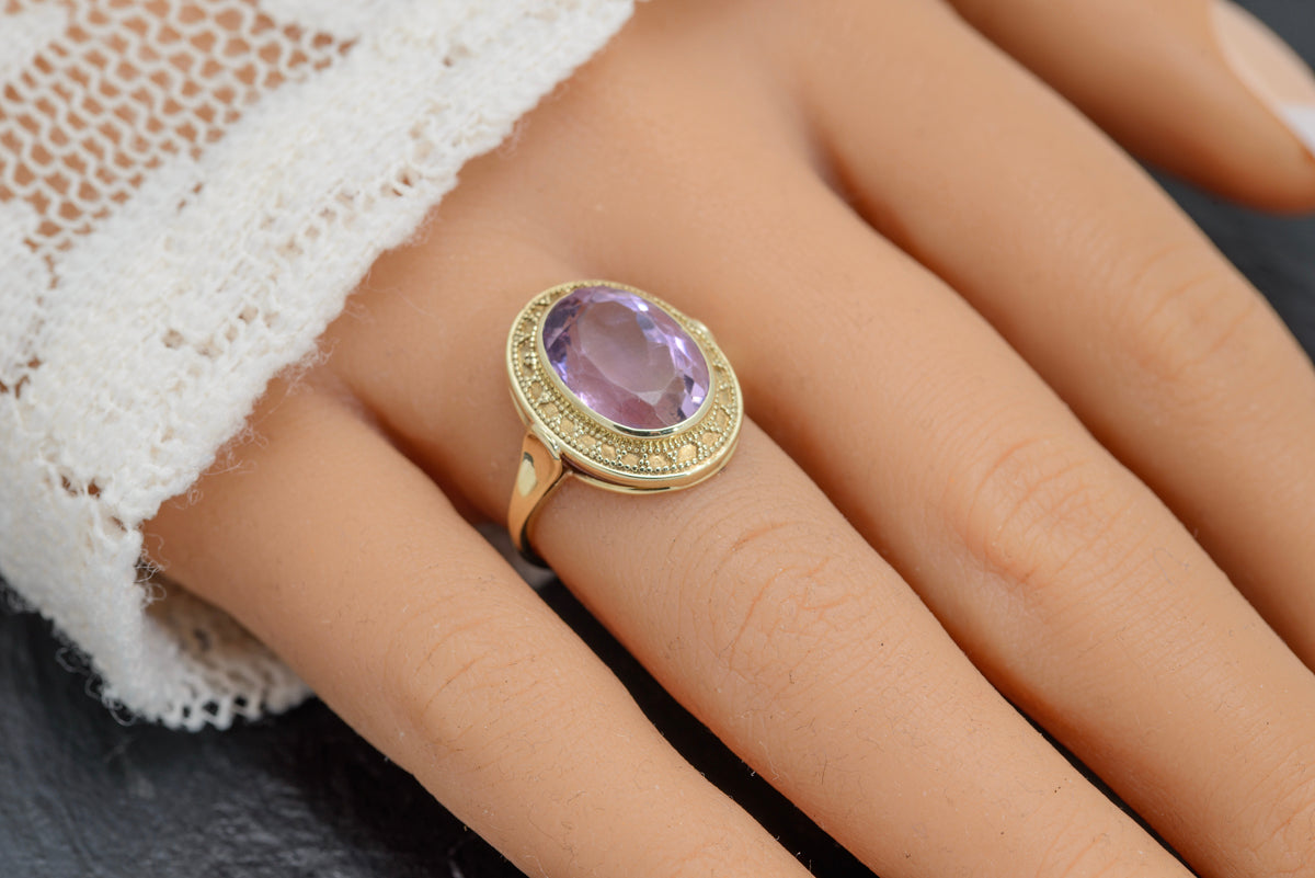 Vintage 9ct Gold & Oval Facet Cut Natural Amethyst Gemstone Dress Ring (A1633)