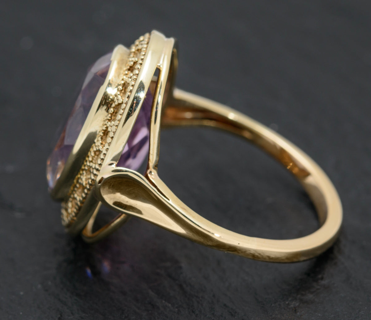 Vintage 9ct Gold & Oval Facet Cut Natural Amethyst Gemstone Dress Ring (A1633)