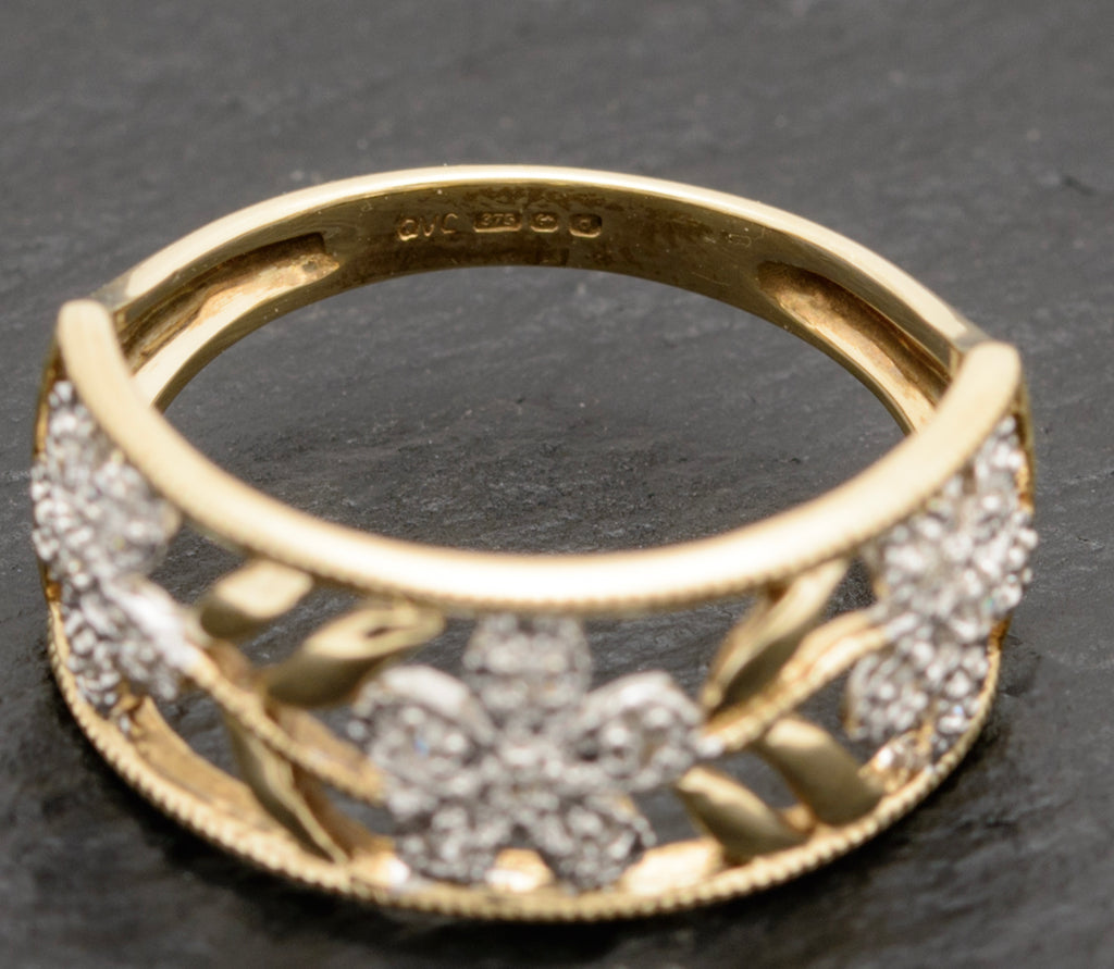 Pretty 9ct Gold Ring With Open Work Top & Diamond Set Flowers QVC 2003 (A1745)