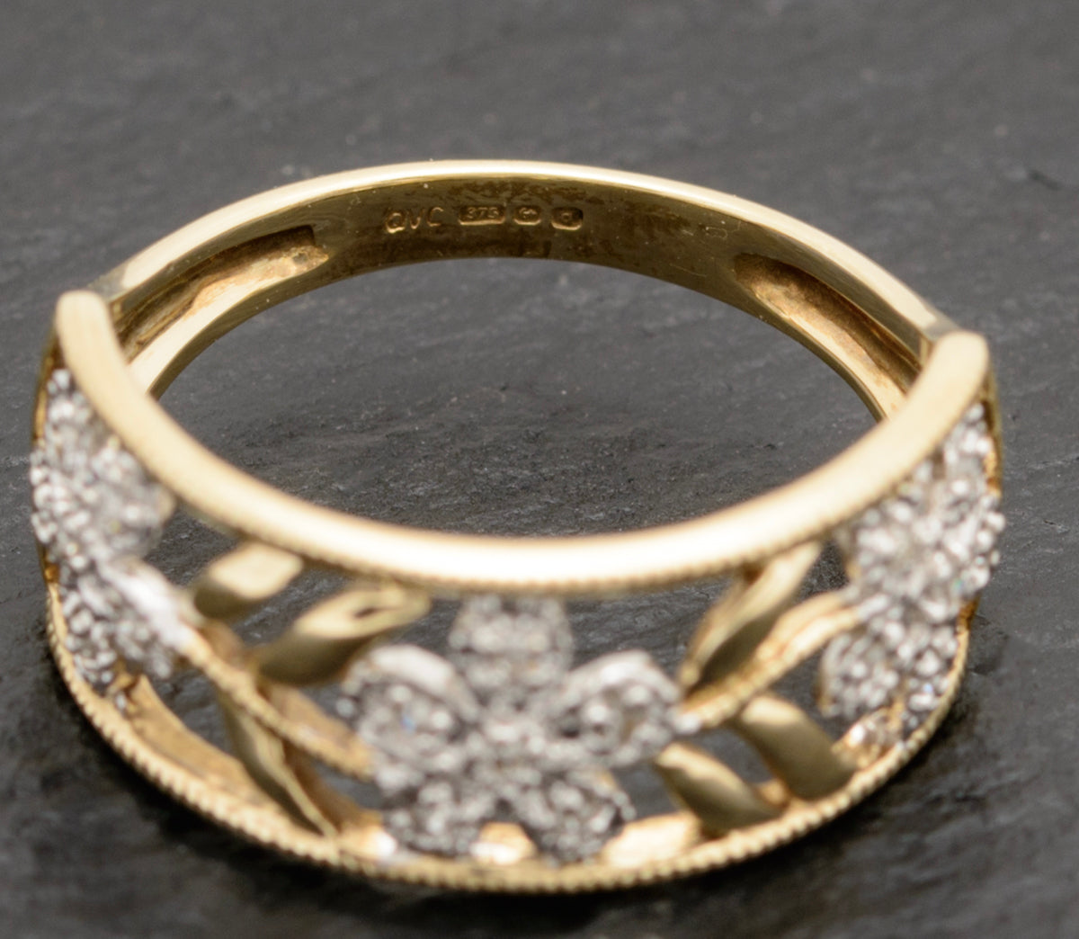 Pretty 9ct Gold Ring With Open Work Top & Diamond Set Flowers QVC 2003 (A1745)