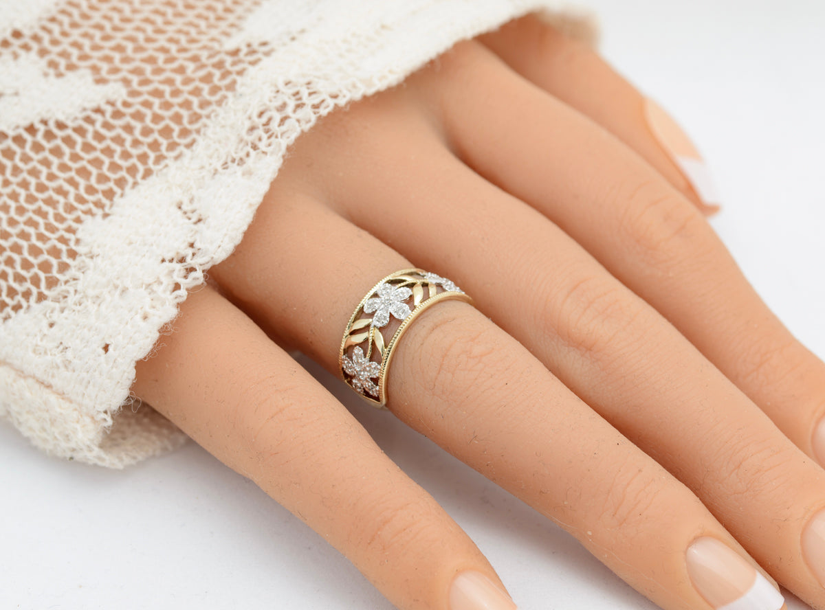 Pretty 9ct Gold Ring With Open Work Top & Diamond Set Flowers QVC 2003 (A1745)