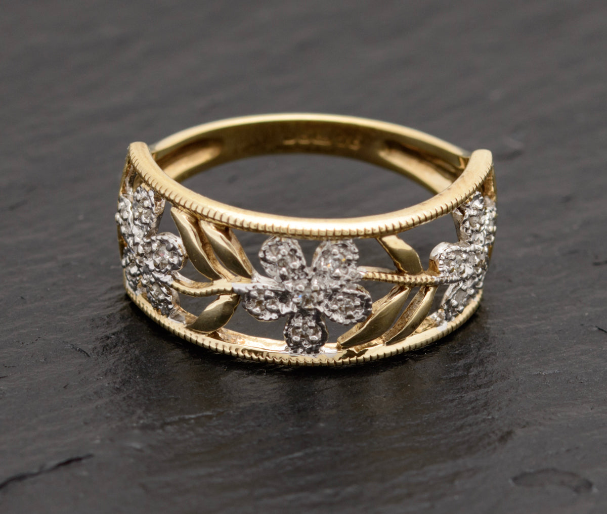Pretty 9ct Gold Ring With Open Work Top & Diamond Set Flowers QVC 2003 (A1745)