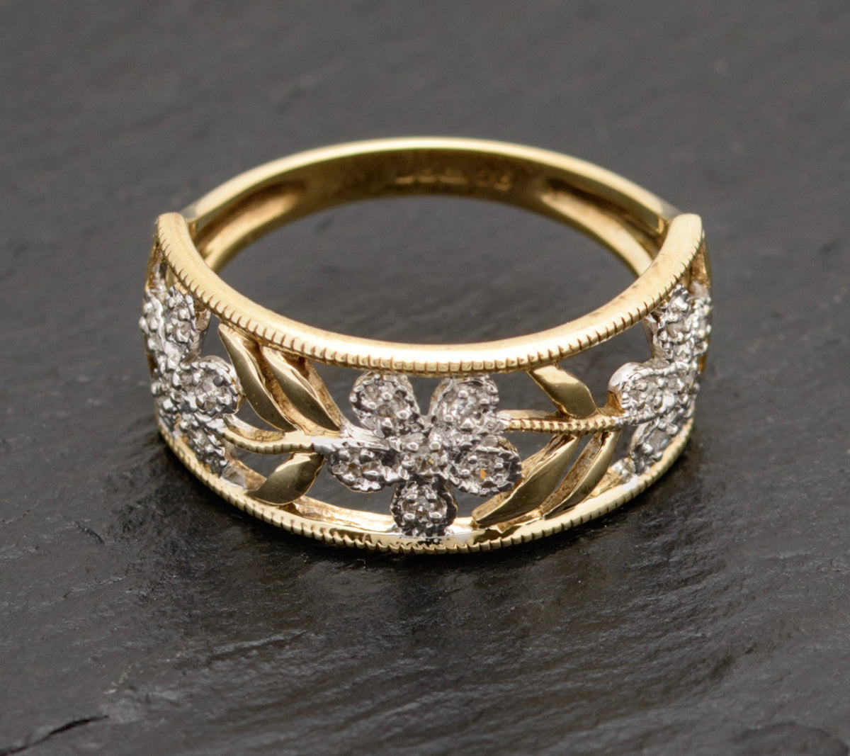Pretty 9ct Gold Ring With Open Work Top & Diamond Set Flowers QVC 2003 (A1745)