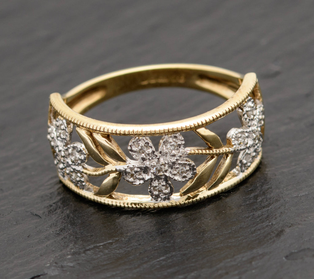 Pretty 9ct Gold Ring With Open Work Top & Diamond Set Flowers QVC 2003 (A1745)
