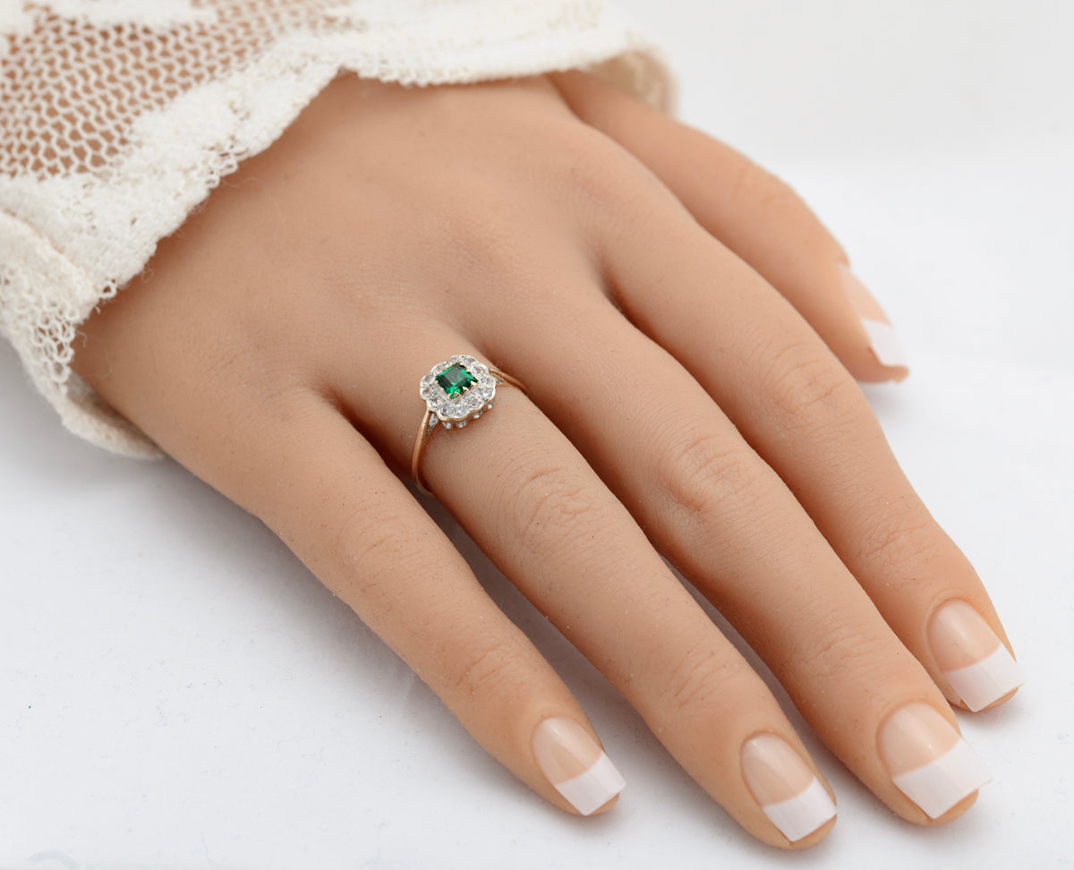 Vintage 9ct Gold Ring With Green Spinel Gemstone & Clear Spinel Halo 1970 UK Size N1/2 (A1751)