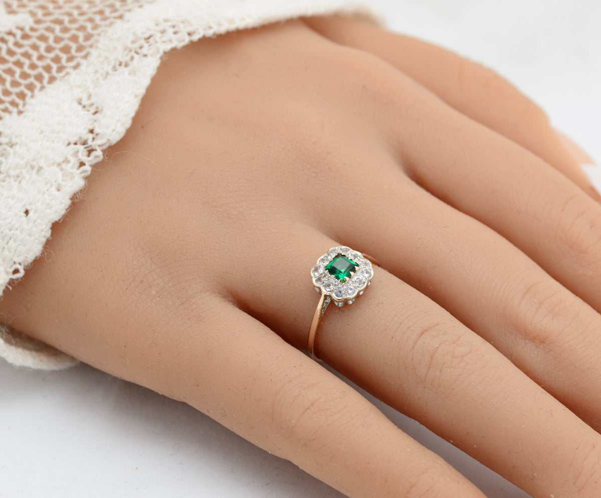 Vintage 9ct Gold Ring With Green Spinel Gemstone & Clear Spinel Halo 1970 UK Size N1/2 (A1751)