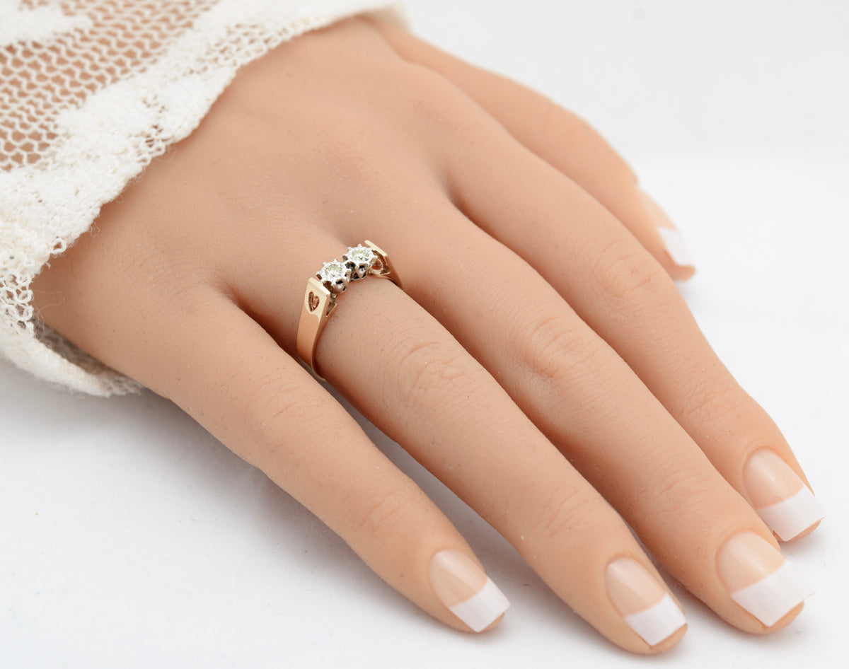 Vintage 9ct Gold Ring Double Diamond Set With Twin Mounts & Heart Detail (A1752)