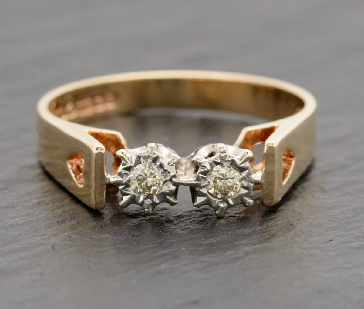 Vintage 9ct Gold Ring Double Diamond Set With Twin Mounts & Heart Detail (A1752)